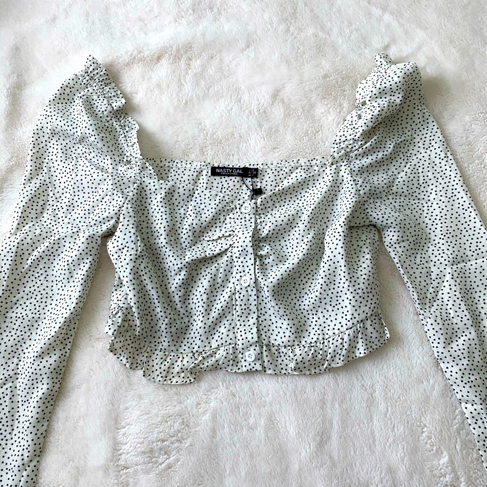 ⚡️NASTY GAL Black and white blouse⚡️